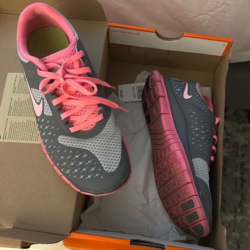 Women’s Nike frees size 6.5